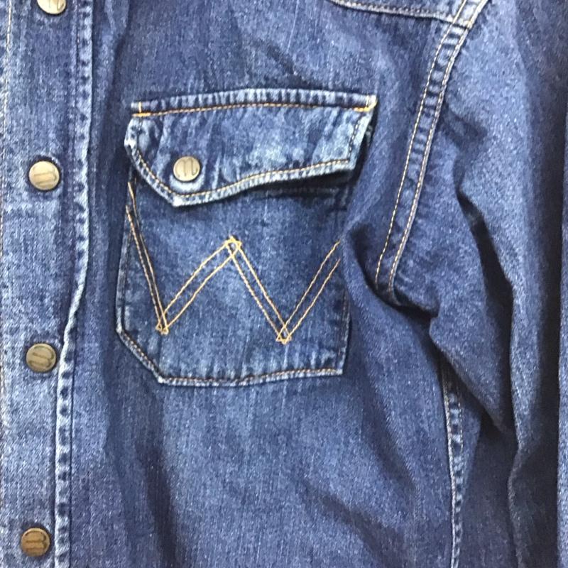 ラングラー Wrangler シャツ、ブラウス 長袖 デニムシャツ 長袖シャツ ロゴ、文字 インディゴ / インディゴ /  メンズ USED 古着 中古 10148055
