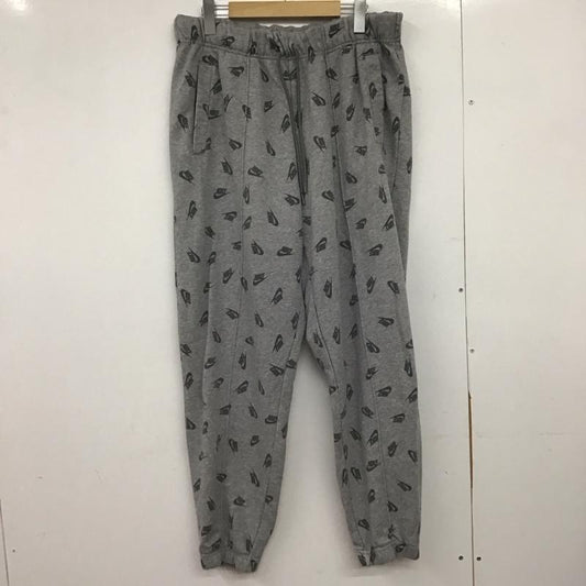ナイキ NIKE パンツ ワークパンツ、ペインターパンツ ワークパンツ ワイドパンツ カジュアルパンツ スウェットパンツ XL ロゴ、文字 灰 / グレー /  メンズ USED 古着 中古 10148177
