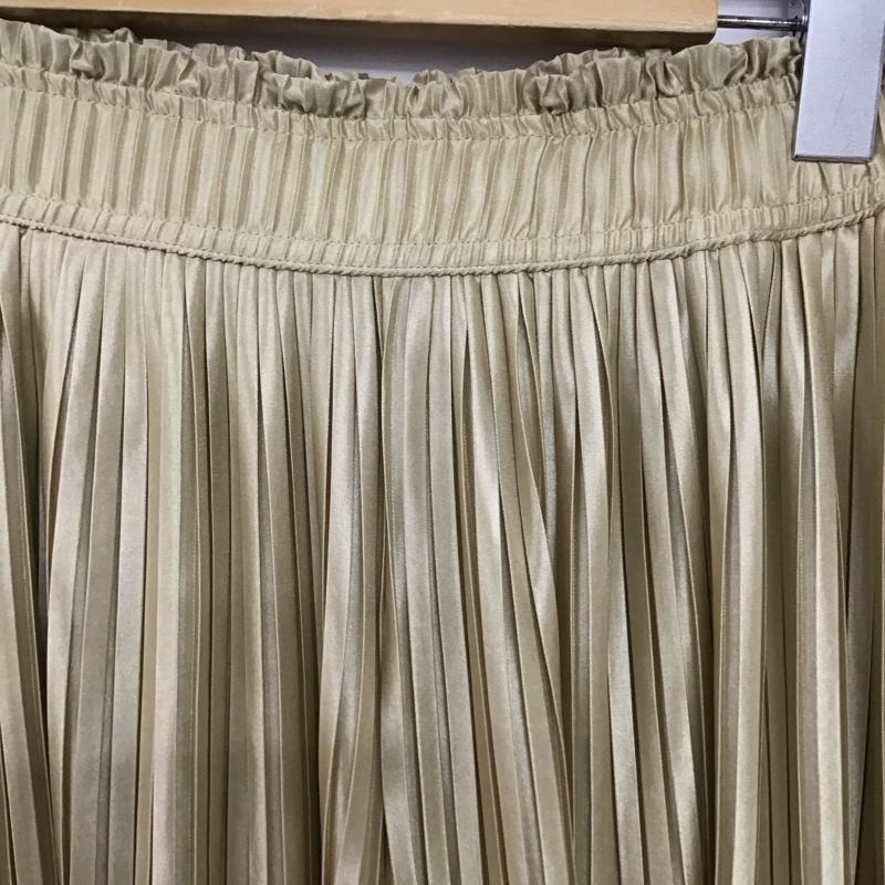 スライ SLY パンツ ワークパンツ、ペインターパンツ 030ba481-3750 プリーツガチョウパンツ ワイドパンツ 1 無地 金 / ゴールド /  レディース USED 古着 中古 10149412