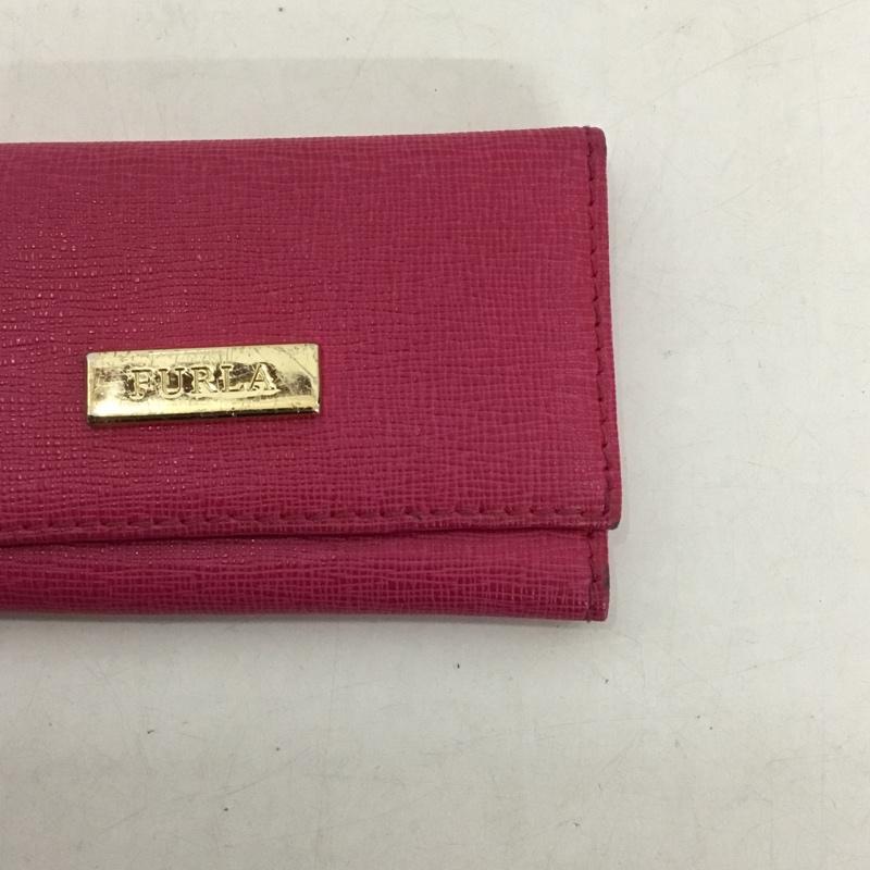 フルラ FURLA キーケース キーケース ロゴプレート 4連 ロゴ、文字 マゼンタ / マゼンタ / X 金 / ゴールド /  レディース USED 古着 中古 10149443
