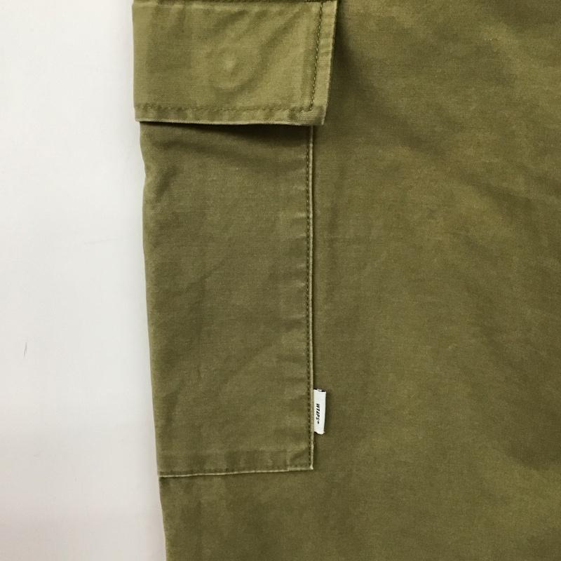 ダブルタップス W)TAPS パンツ ワークパンツ、ペインターパンツ カーゴパンツ ミリタリーパンツ ワイドパンツ 2 ロゴ、文字 カーキ / カーキ /  メンズ USED 古着 中古 10149944