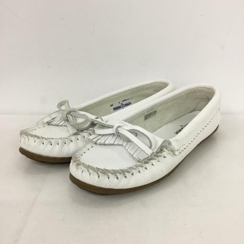 ミネトンカ Minnetonka カジュアルシューズ カジュアルシューズ 414 キルティ スムースレザーモカシン 無地 白 / ホワイト /  レディース USED 古着 中古 10150215