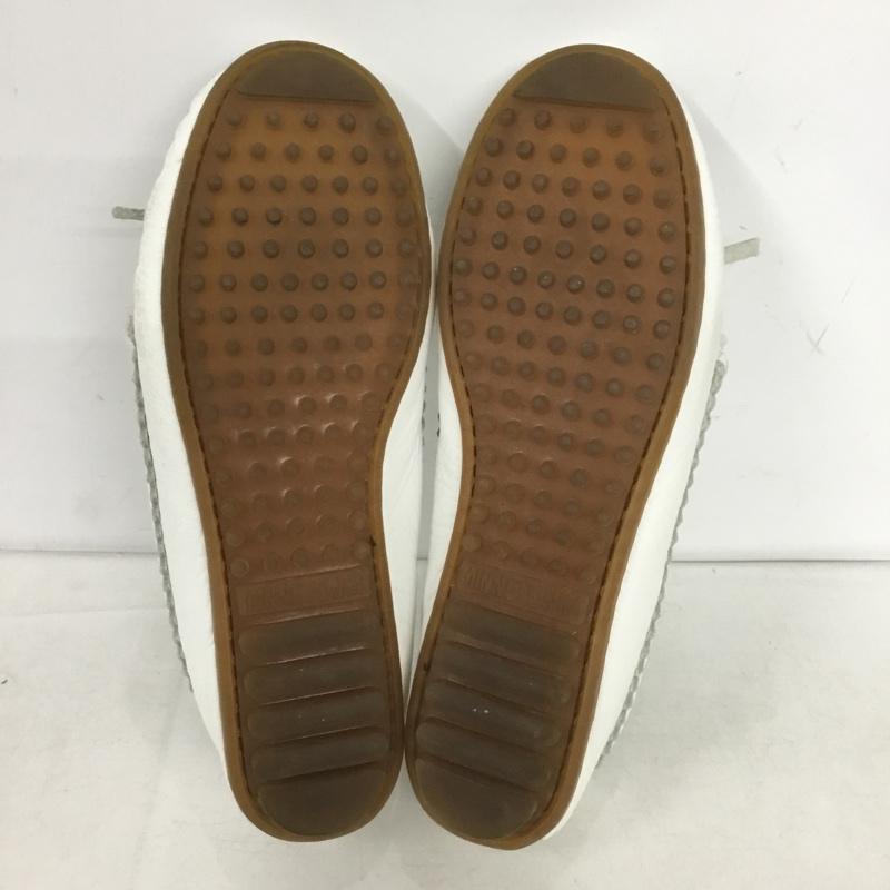 ミネトンカ Minnetonka カジュアルシューズ カジュアルシューズ 414 キルティ スムースレザーモカシン 無地 白 / ホワイト /  レディース USED 古着 中古 10150215