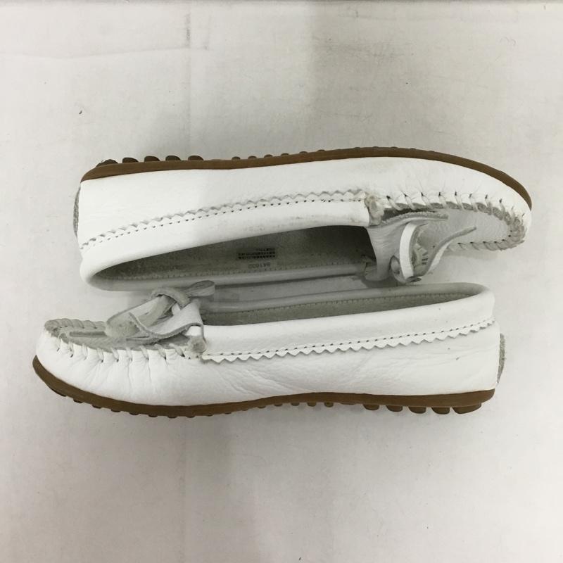 ミネトンカ Minnetonka カジュアルシューズ カジュアルシューズ 414 キルティ スムースレザーモカシン 無地 白 / ホワイト /  レディース USED 古着 中古 10150215