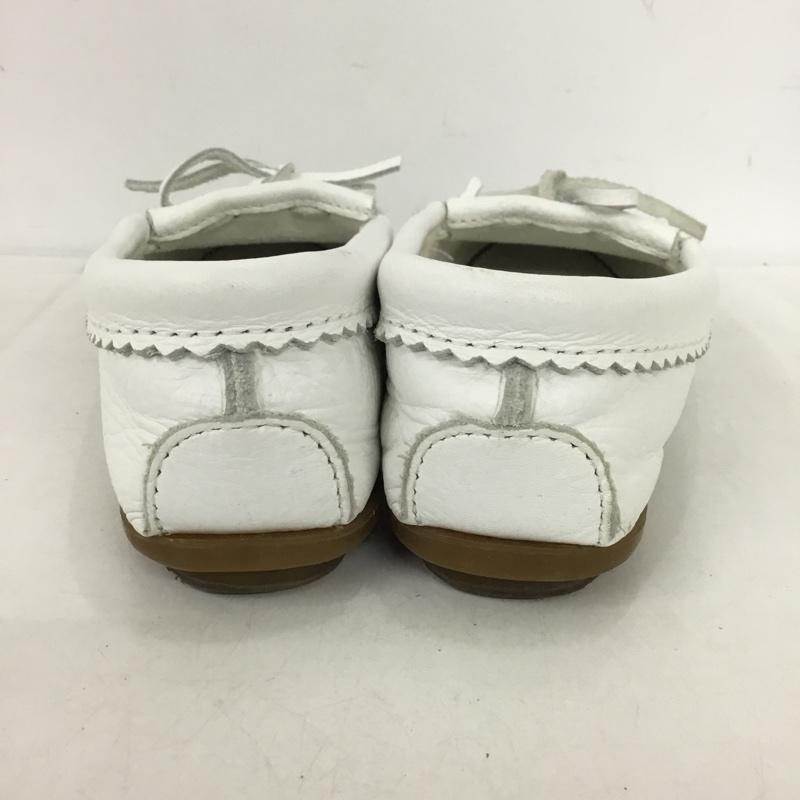 ミネトンカ Minnetonka カジュアルシューズ カジュアルシューズ 414 キルティ スムースレザーモカシン 無地 白 / ホワイト /  レディース USED 古着 中古 10150215