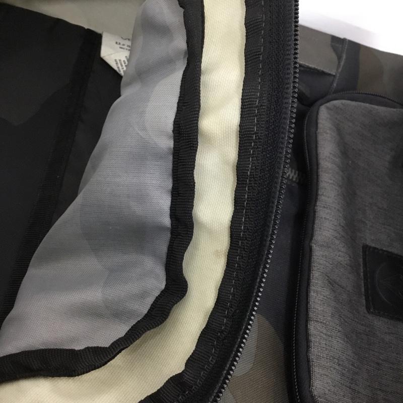 ボルコム VOLCOM リュックサック、デイパック リュックサック、デイバッグ D6531467 バックパック カモフラージュ柄・迷彩 マルチカラー / マルチカラー /  メンズ USED 古着 中古 10150723