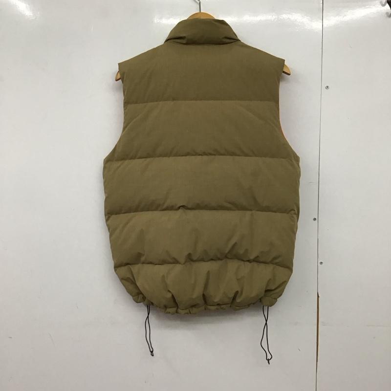 コロンビア Columbia ベスト ベスト ダウンベスト ノースリーブ フロントボタン S ロゴ、文字 ベージュ / ベージュ / beige メンズ USED 古着 中古 10151726