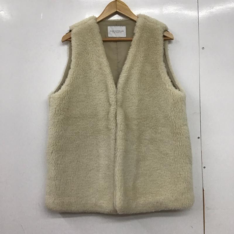アデイインザライフ ユナイテッドアローズ A day in the life UNITED ARROWS ベスト ベスト ベスト ノースリーブカットソー 前開き 無地 アイボリー / アイボリー / レディース USED 古着 中古 10151911