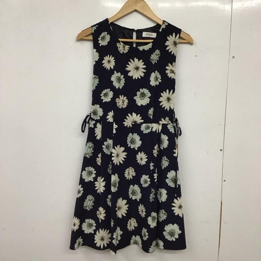 アルシーヴ archives ワンピース ひざ丈スカート ノースリーブワンピース フレアスカート プリント 紺 / ネイビー / navy レディース USED 古着 中古 10152333