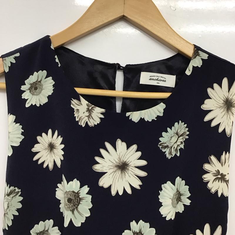 アルシーヴ archives ワンピース ひざ丈スカート ノースリーブワンピース フレアスカート プリント 紺 / ネイビー / navy レディース USED 古着 中古 10152333