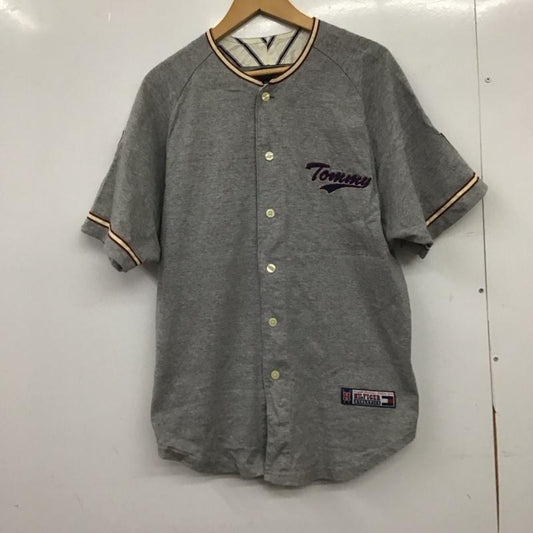 トミーヒルフィガー TOMMY HILFIGER シャツ、ブラウス 半袖 半袖シャツ フロントボタン ノーカラーシャツ M ロゴ、文字 灰 / グレー / gray メンズ USED 古着 中古 10152714
