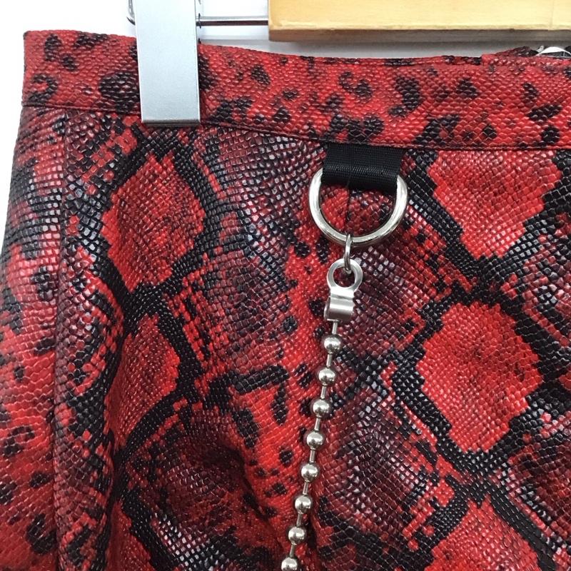 ザ・ラギド・プリースト THE RAGGED PRIEST パンツ ワークパンツ、ペインターパンツ フェイクレザーパンツ ワイドパンツ カジュアルパンツ M プリント 赤 / レッド / red レディース USED 古着 中古 10152802