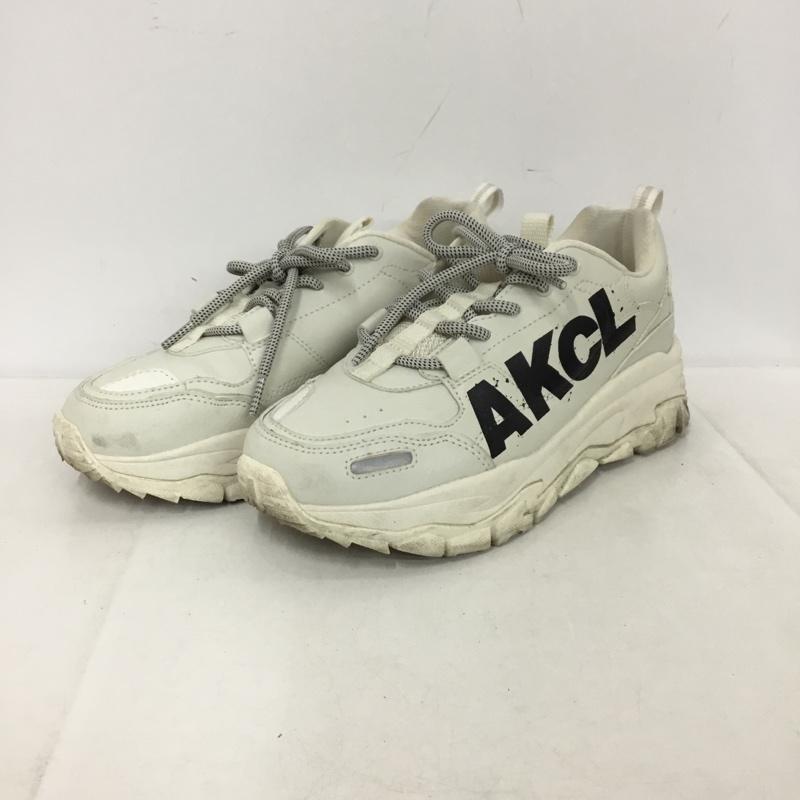 アキクラシック AKIII CLASSIC スニーカー スニーカー URBAN TRACKER INITIAL BIG LOGO 37 US：6.5 ロゴ、文字 オフホワイト / オフホワイト / レディース USED 古着 中古 10153509