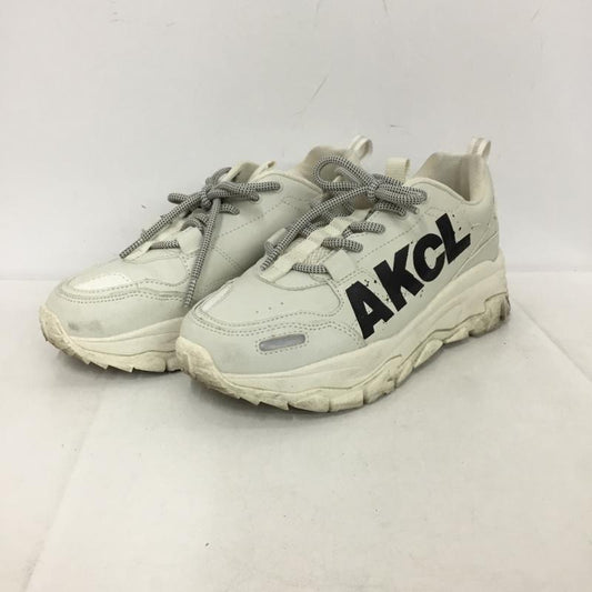 アキクラシック AKIII CLASSIC スニーカー スニーカー URBAN TRACKER INITIAL BIG LOGO 37 US：6.5 ロゴ、文字 オフホワイト / オフホワイト / レディース USED 古着 中古 10153509