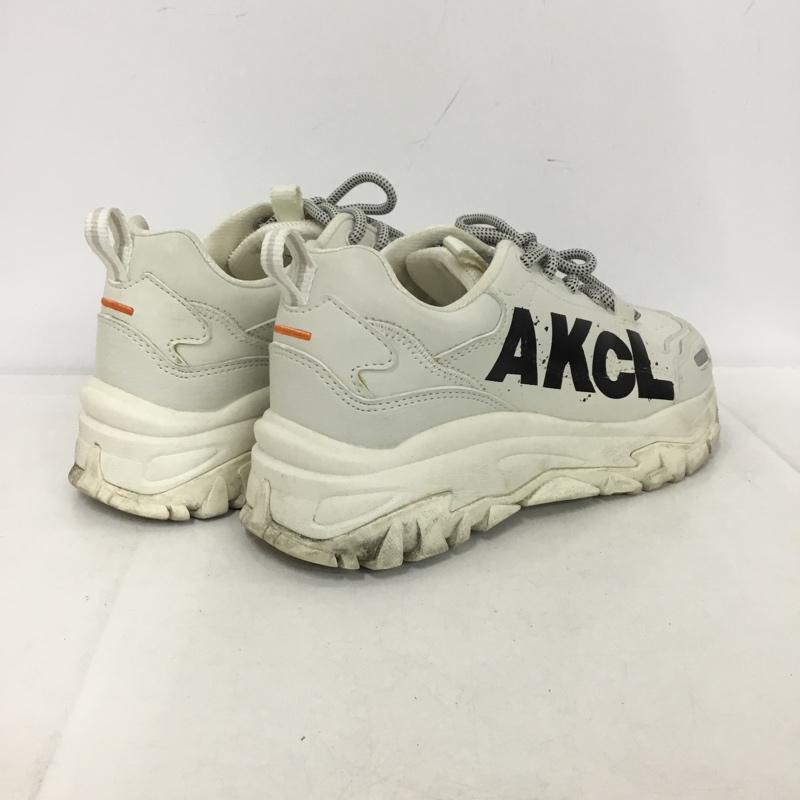 アキクラシック AKIII CLASSIC スニーカー スニーカー URBAN TRACKER INITIAL BIG LOGO 37 US：6.5 ロゴ、文字 オフホワイト / オフホワイト / レディース USED 古着 中古 10153509