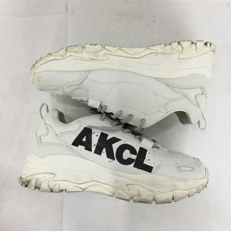 アキクラシック AKIII CLASSIC スニーカー スニーカー URBAN TRACKER INITIAL BIG LOGO 37 US：6.5 ロゴ、文字 オフホワイト / オフホワイト / レディース USED 古着 中古 10153509