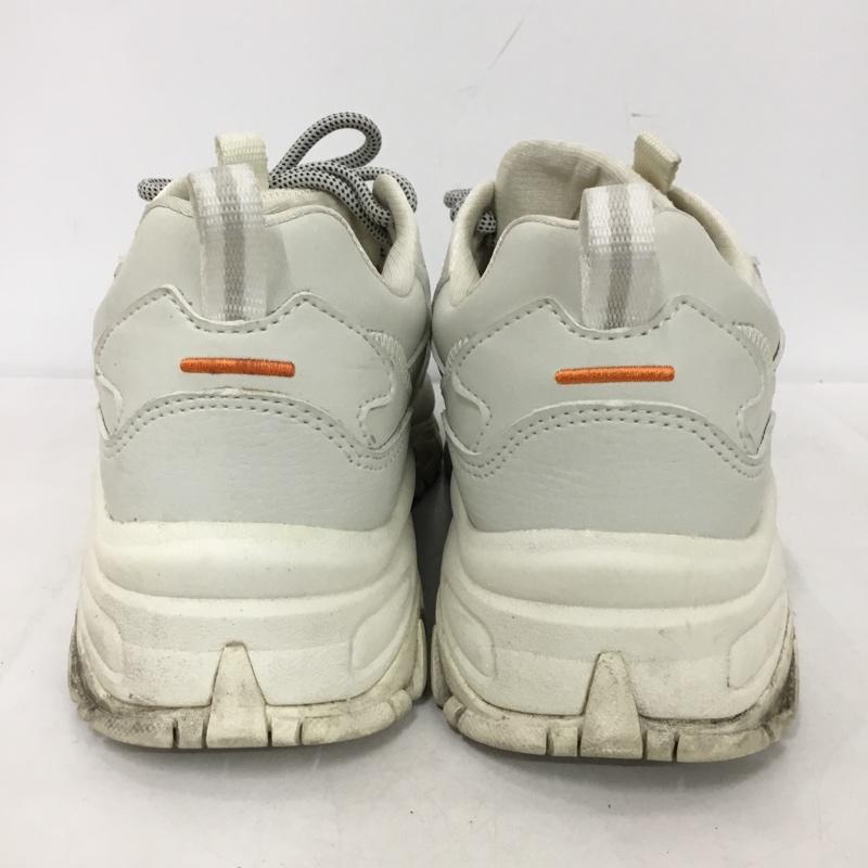 アキクラシック AKIII CLASSIC スニーカー スニーカー URBAN TRACKER INITIAL BIG LOGO 37 US：6.5 ロゴ、文字 オフホワイト / オフホワイト / レディース USED 古着 中古 10153509