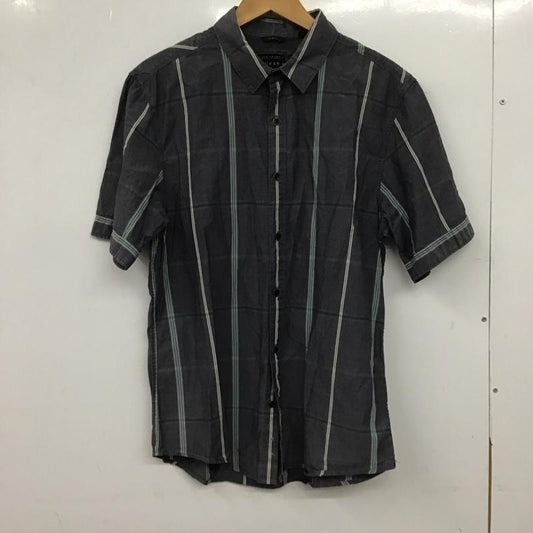 ゲス Guess シャツ、ブラウス 半袖 半袖シャツ プリントシャツ カラーシャツ M ストライプ 灰 / グレー / gray メンズ USED 古着 中古 10153639