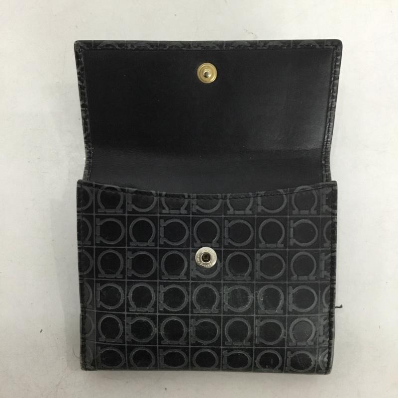 サルヴァトーレフェラガモ Salvatore Ferragamo 財布 二つ折り 総柄 黒 / ブラック / black レディース USED 古着 中古 10153682