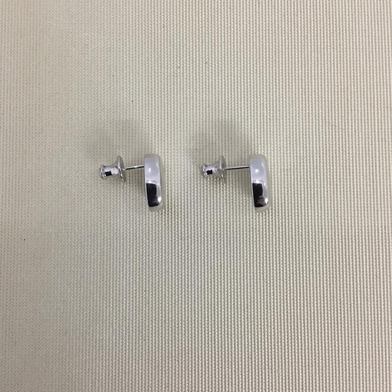 ヒアーズ h eres アクセサリー ピアス 楕円 オーバル 両耳用 箱有 無地 銀 / シルバー / silver color レディース USED 古着 中古 10153882