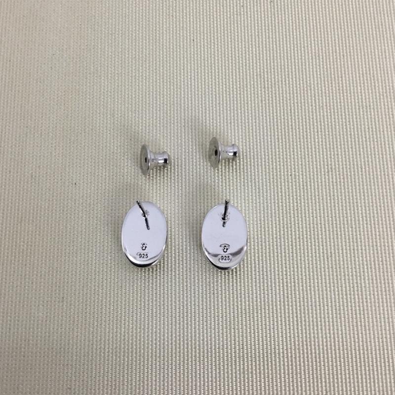 ヒアーズ h eres アクセサリー ピアス 楕円 オーバル 両耳用 箱有 無地 銀 / シルバー / silver color レディース USED 古着 中古 10153882