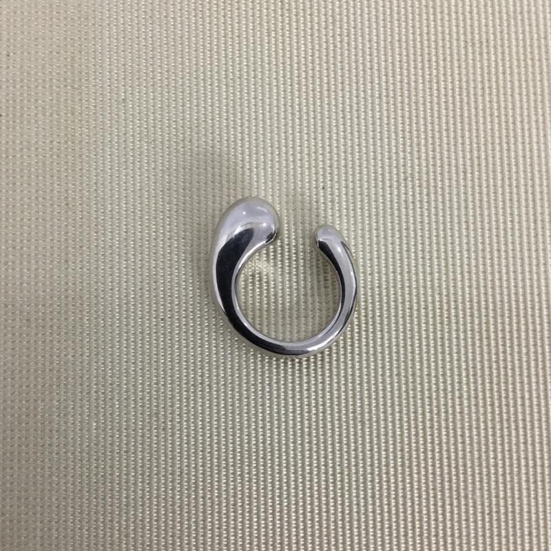 ヒアーズ h eres アクセサリー ピアス イヤーカフ AIMEE EAR CUFF CLASSIC EAR CUFF 無地 銀 / シルバー / silver color レディース USED 古着 中古 10153883