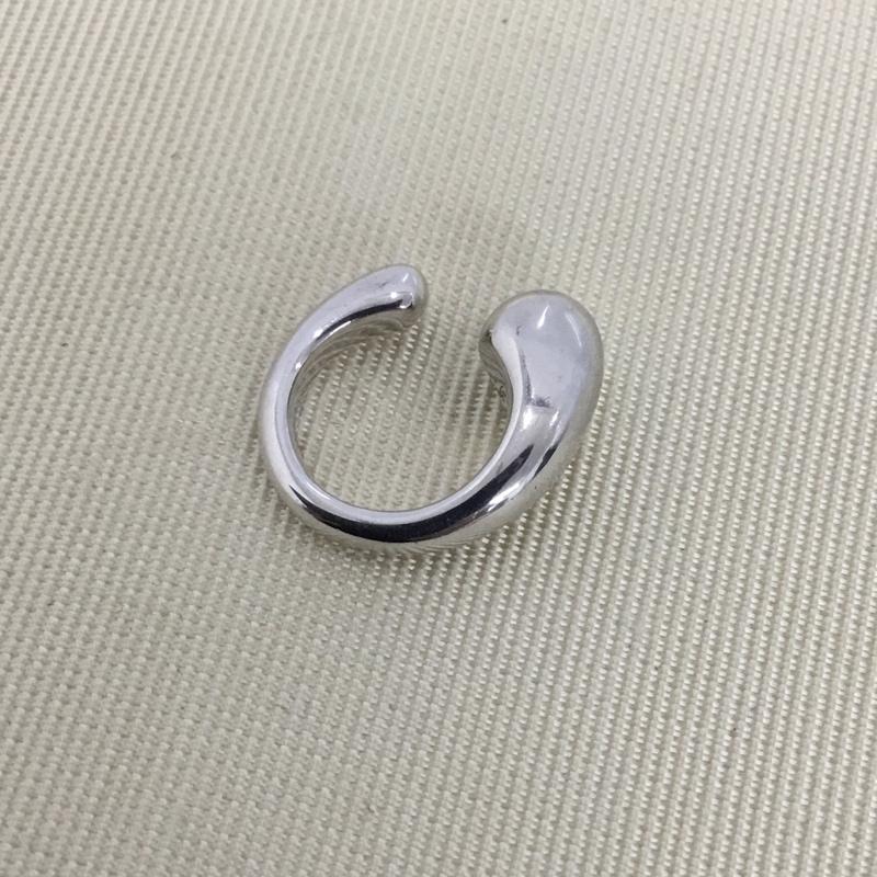 ヒアーズ h eres アクセサリー ピアス イヤーカフ AIMEE EAR CUFF CLASSIC EAR CUFF 無地 銀 / シルバー / silver color レディース USED 古着 中古 10153883