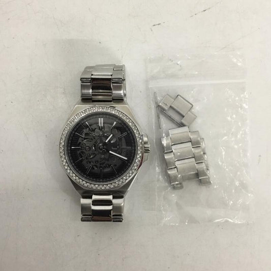 マイケルコース MICHAEL KORS 腕時計 アナログ（自動巻き） CALLUM オーバーサイズ シルバートーン ウォッチ ロゴ、文字 銀 / シルバー / silver color X 黒 / ブラック / black メンズ USED 古着 中古 10153886