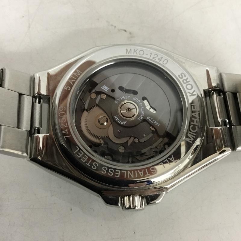マイケルコース MICHAEL KORS 腕時計 アナログ（自動巻き） CALLUM オーバーサイズ シルバートーン ウォッチ ロゴ、文字 銀 / シルバー / silver color X 黒 / ブラック / black メンズ USED 古着 中古 10153886