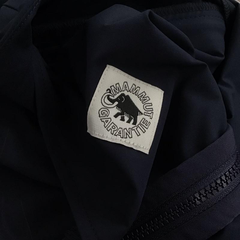 マムート Mammut ジャケット、上着 ジャンパー、ブルゾン ジップアップジャケットパーカー アウター L ロゴ、文字 紺 / ネイビー / navy メンズ USED 古着 中古 10154717