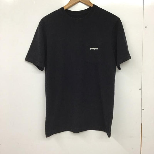 パタゴニア patagonia Tシャツ 半袖 半袖カットソー プリントTシャツ クルーネックカットソー S ロゴ、文字 ダークグレー / ダークグレー / メンズ USED 古着 中古 10155372