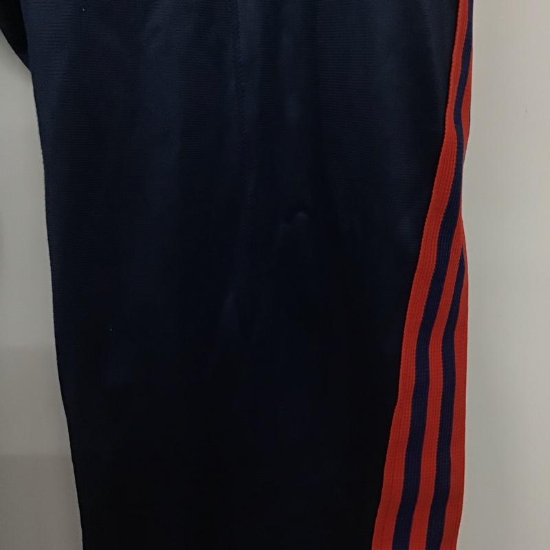 アディダス adidas パンツ ワークパンツ、ペインターパンツ ジャージパンツ ワイドパンツ カジュアルパンツ M ロゴ、文字 紺 / ネイビー / navy メンズ USED 古着 中古 10155434