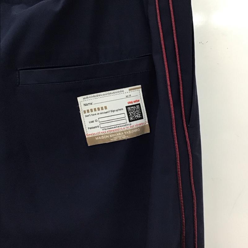 メゾンミハラヤスヒロ Maison MIHARA YASUHIRO パンツ ワークパンツ、ペインターパンツ a09pt581 twisteddoublewaistpants ワイドパンツ 46 ロゴ、文字 紺 / ネイビー / navy メンズ USED 古着 中古 10155645