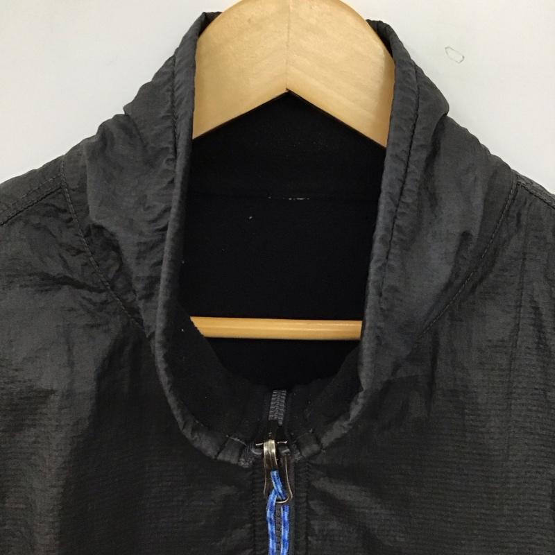 パタゴニア patagonia ジャケット、上着 ジャンパー、ブルゾン 26215fa23 ジップアップジャケット スタンドカラー ロゴ、文字 ダークグレー / ダークグレー / メンズ USED 古着 中古 10156447