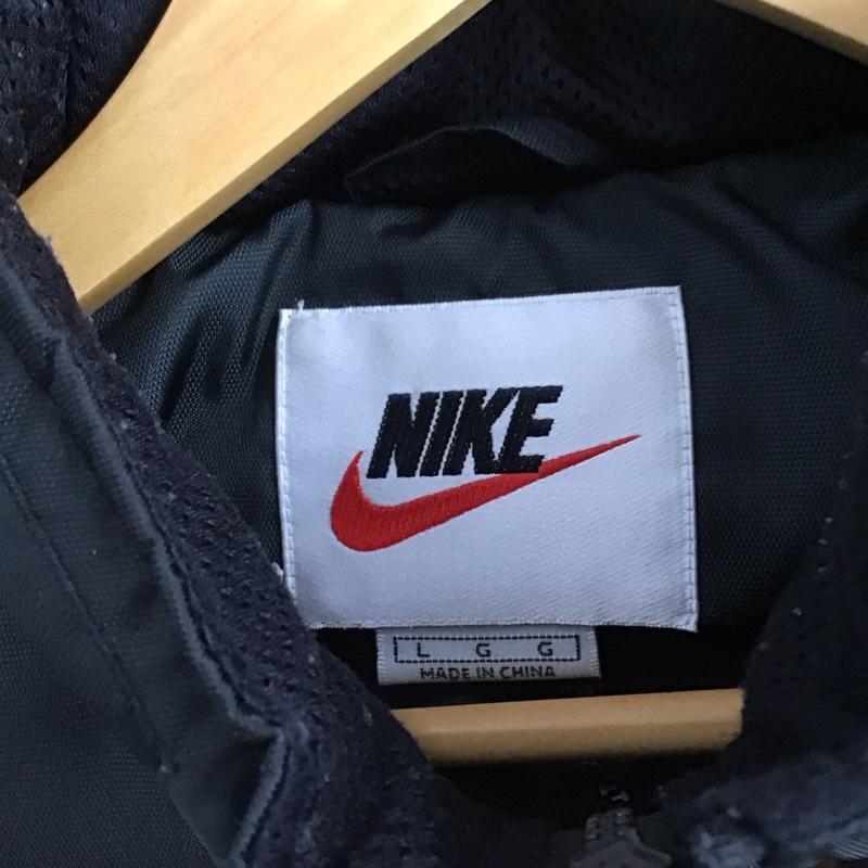 ナイキ NIKE ジャケット、上着 ジャンパー、ブルゾン ジップアップジャケット ナイロンジャケット アウター L ロゴ、文字 黒 / ブラック / black メンズ USED 古着 中古 10156456