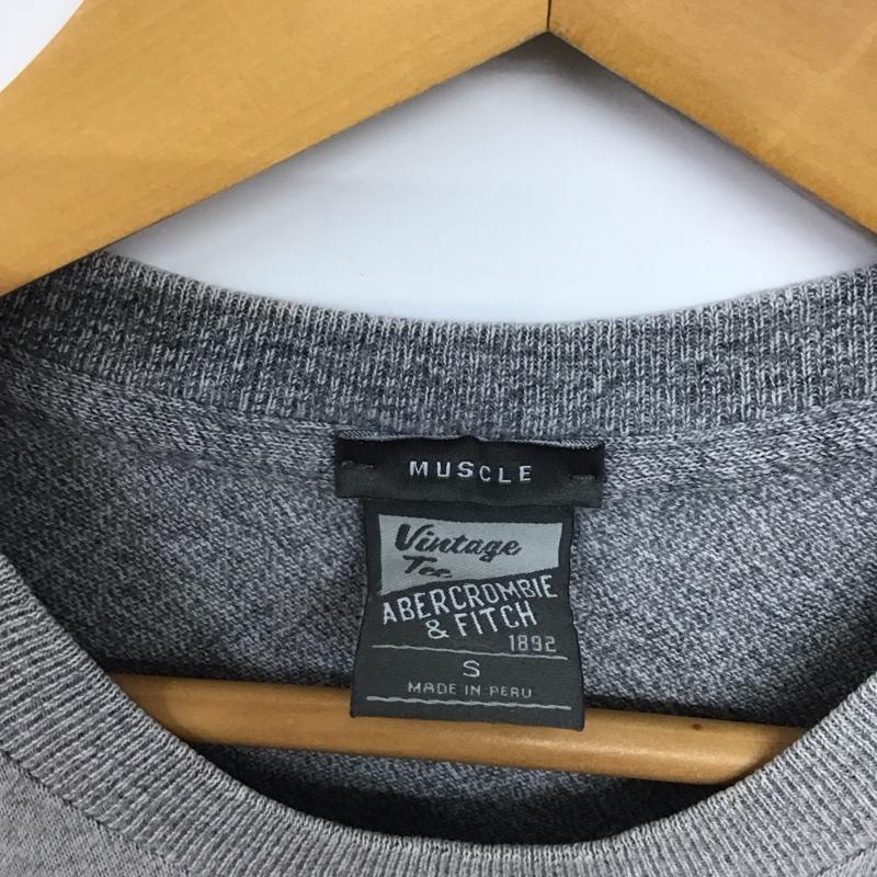 アバクロンビーアンドフィッチ ABERCROMBIE&FITCH Tシャツ 半袖 半袖カットソー プリントTシャツ クルーネックカットソー S ロゴ、文字 灰 / グレー / gray メンズ USED 古着 中古 10156589