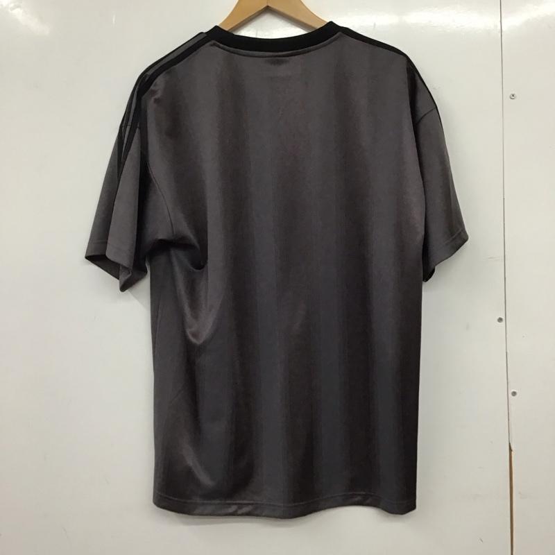 アディダス adidas Tシャツ 半袖 半袖カットソー プリントTシャツ クルーネックカットソー ロゴ、文字 ダークグレー / ダークグレー / メンズ USED 古着 中古 10156681