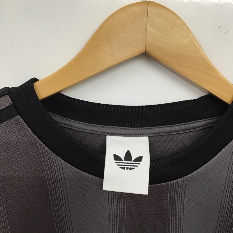 アディダス adidas Tシャツ 半袖 半袖カットソー プリントTシャツ クルーネックカットソー ロゴ、文字 ダークグレー / ダークグレー / メンズ USED 古着 中古 10156681