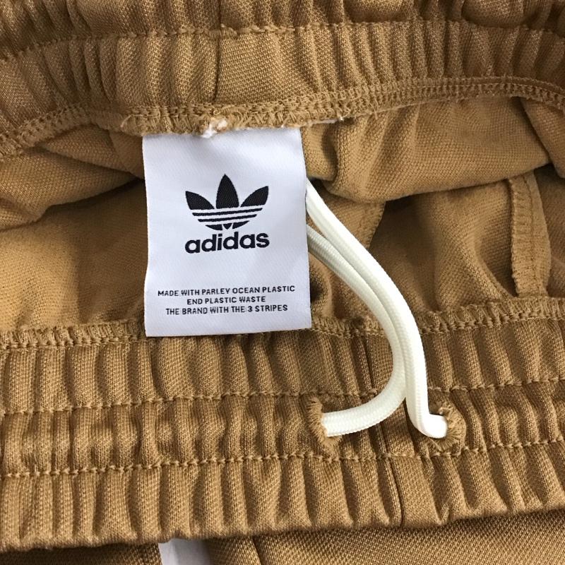 アディダス adidas パンツ ワークパンツ、ペインターパンツ ジャージパンツ スリムパンツ ロゴ、文字 ベージュ / ベージュ / beige メンズ USED 古着 中古 10156689