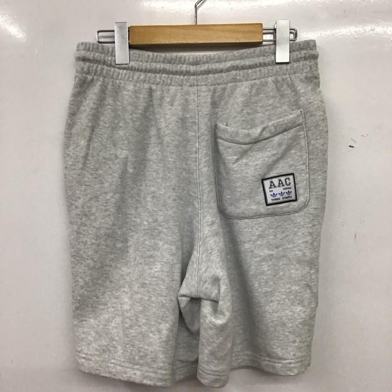 アディダス adidas パンツ ショートパンツ ショートパンツ ハーフパンツ カジュアルパンツ ロゴ、文字 灰 / グレー / gray メンズ USED 古着 中古 10156695