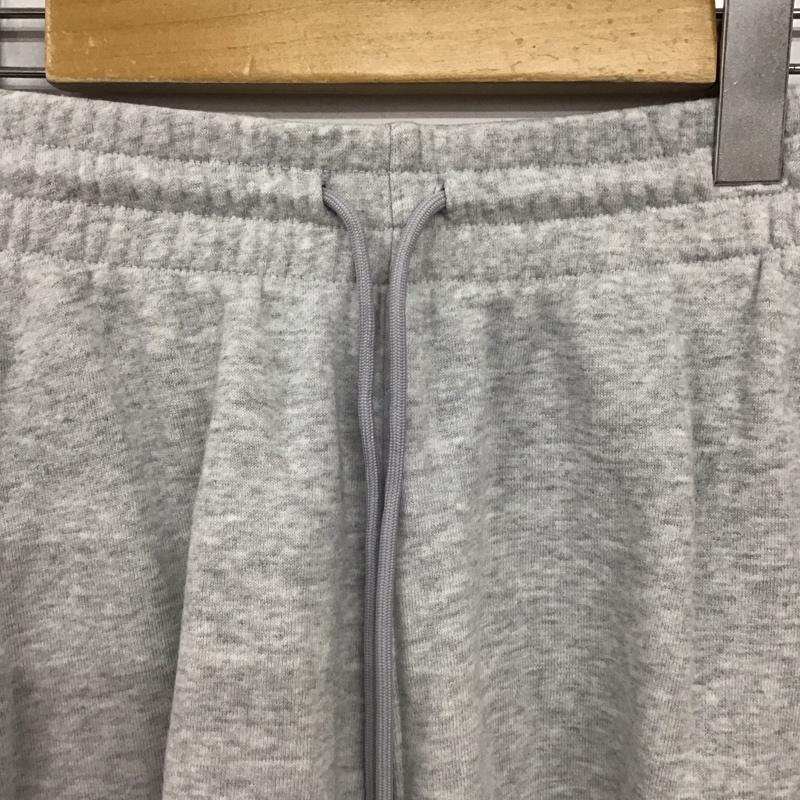 アディダス adidas パンツ ショートパンツ ショートパンツ ハーフパンツ カジュアルパンツ ロゴ、文字 灰 / グレー / gray メンズ USED 古着 中古 10156695