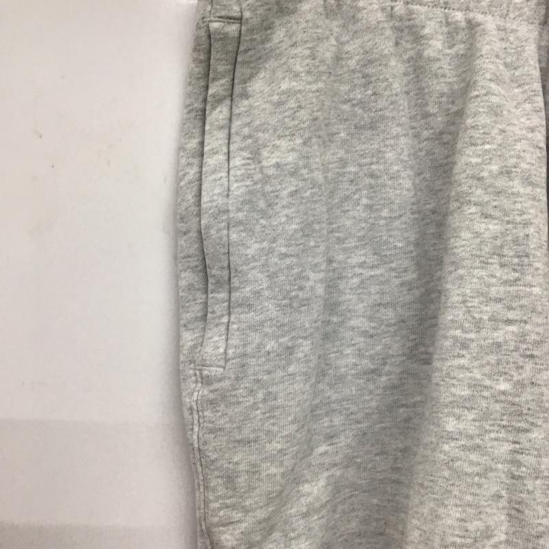 アディダス adidas パンツ ショートパンツ ショートパンツ ハーフパンツ カジュアルパンツ ロゴ、文字 灰 / グレー / gray メンズ USED 古着 中古 10156695