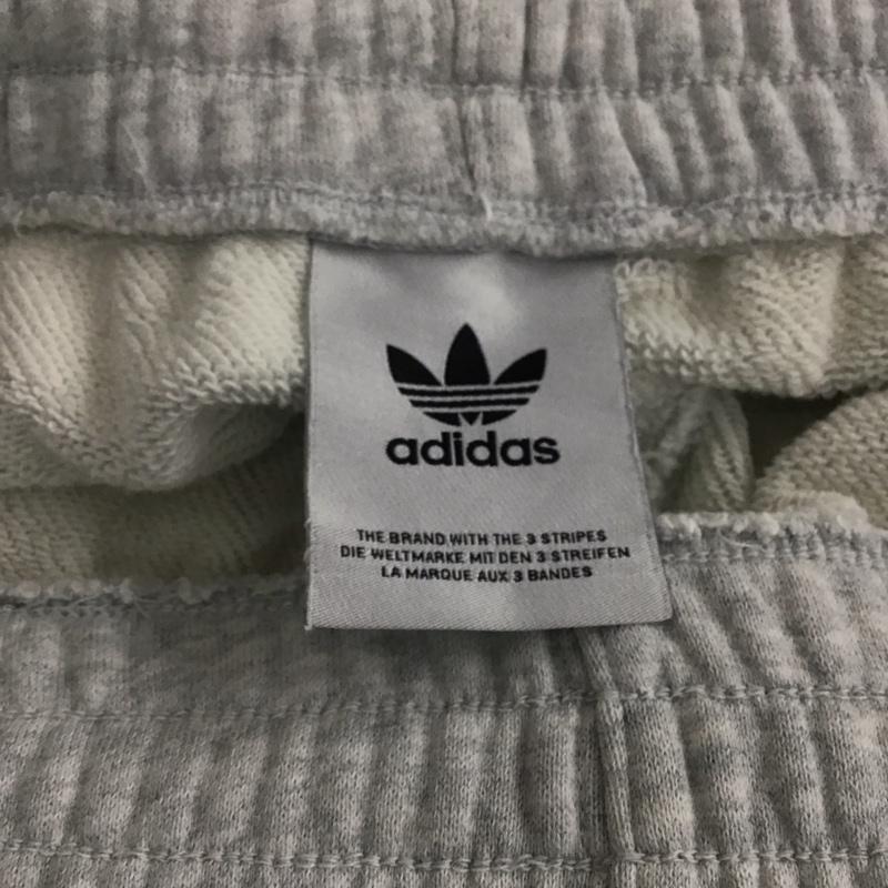 アディダス adidas パンツ ショートパンツ ショートパンツ ハーフパンツ カジュアルパンツ ロゴ、文字 灰 / グレー / gray メンズ USED 古着 中古 10156695