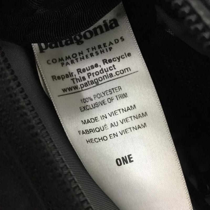 パタゴニア patagonia ボディバッグ ボディバッグ アトム スリングバッグ Atom8L ロゴ、文字 黒 / ブラック / black メンズ USED 古着 中古 10156920