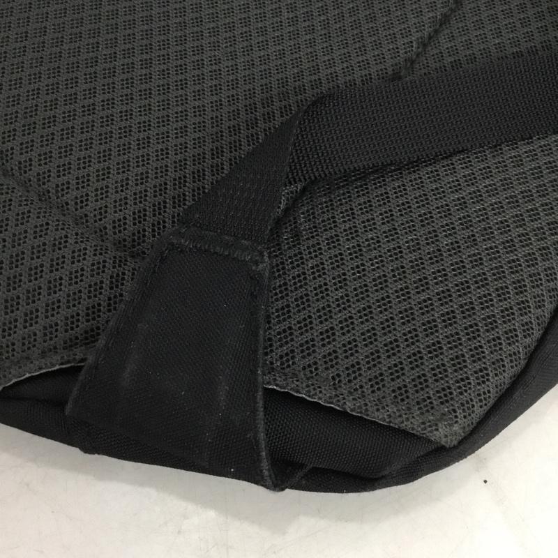 パタゴニア patagonia ボディバッグ ボディバッグ アトム スリングバッグ Atom8L ロゴ、文字 黒 / ブラック / black メンズ USED 古着 中古 10156920
