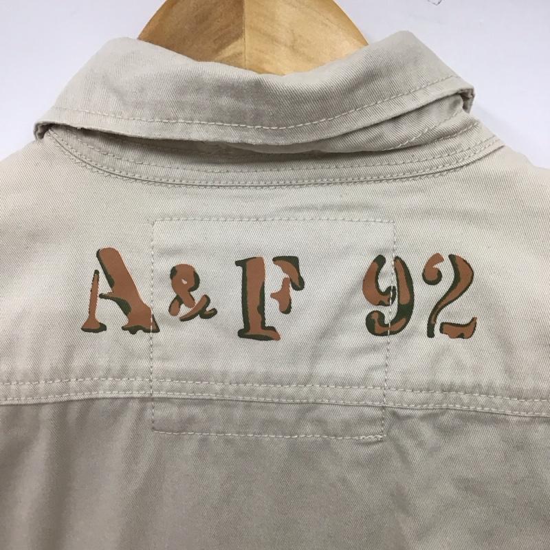 アバクロンビーアンドフィッチ ABERCROMBIE&FITCH シャツ、ブラウス 半袖 半袖シャツ 無地シャツ ポケットシャツ M ダメージ加工 アイボリー / アイボリー / メンズ USED 古着 中古 10158004