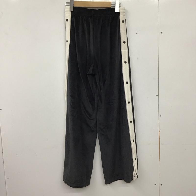 アディダス adidas パンツ ワークパンツ、ペインターパンツ ジャージ ワイドパンツ M ロゴ、文字 ダークグレー / ダークグレー / メンズ USED 古着 中古 10158008