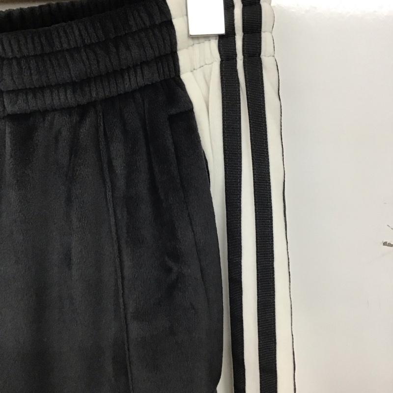アディダス adidas パンツ ワークパンツ、ペインターパンツ ジャージ ワイドパンツ M ロゴ、文字 ダークグレー / ダークグレー / メンズ USED 古着 中古 10158008