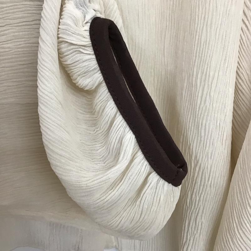 ナイスクラップ NICE CLAUP シャツ、ブラウス 長袖 長袖シャツ オフショルダー フロントボタン 無地 オフホワイト / オフホワイト / レディース USED 古着 中古 10158609