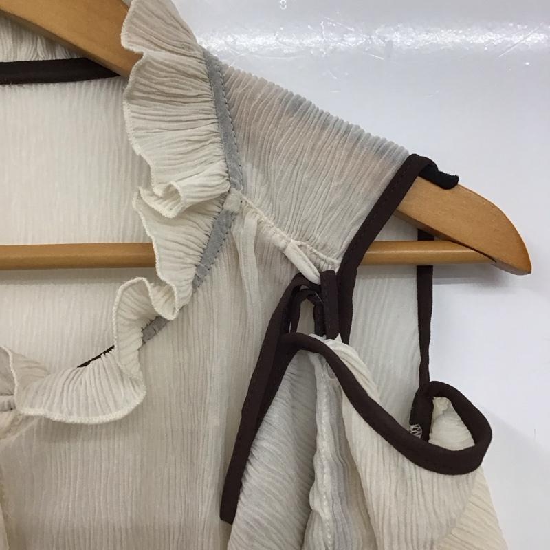 ナイスクラップ NICE CLAUP シャツ、ブラウス 長袖 長袖シャツ オフショルダー フロントボタン 無地 オフホワイト / オフホワイト / レディース USED 古着 中古 10158609